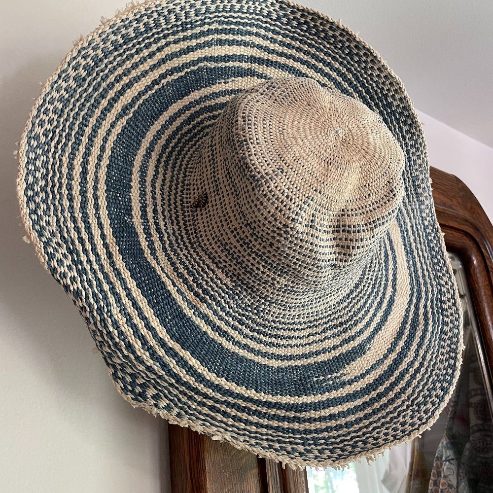 TOMMY BAHAMA  Blue and Ivory Distressed Floppy Wide Brim Straw Sun Hat